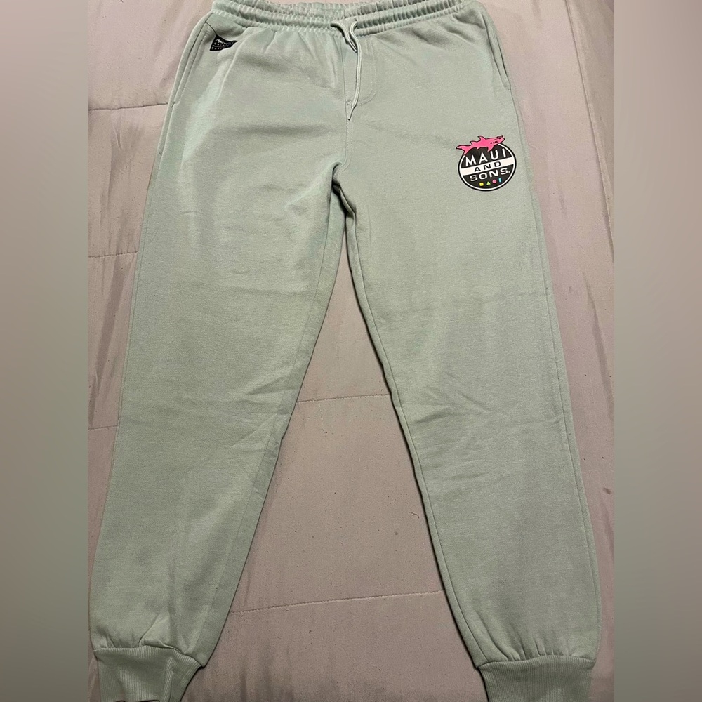 “Stylish Maui and Sons Joggers - Size Large - Great Condition!”